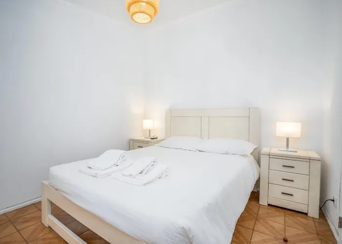 3 Bedroom House Semesterbostad *